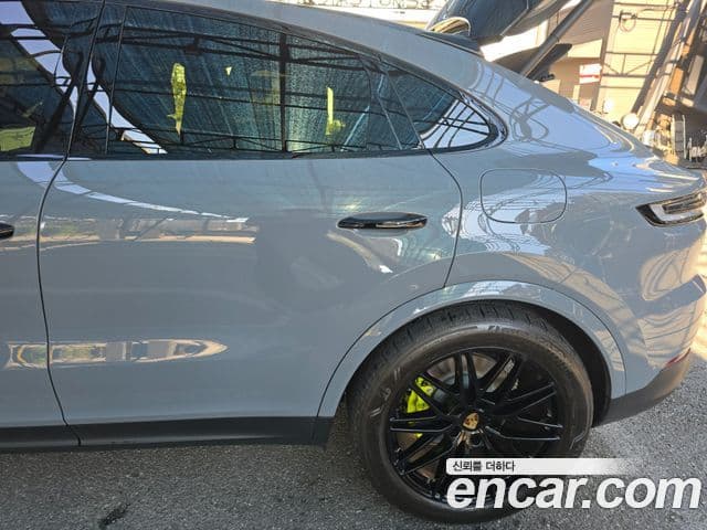 Porsche Cayenne 2024 — Photo 6/16