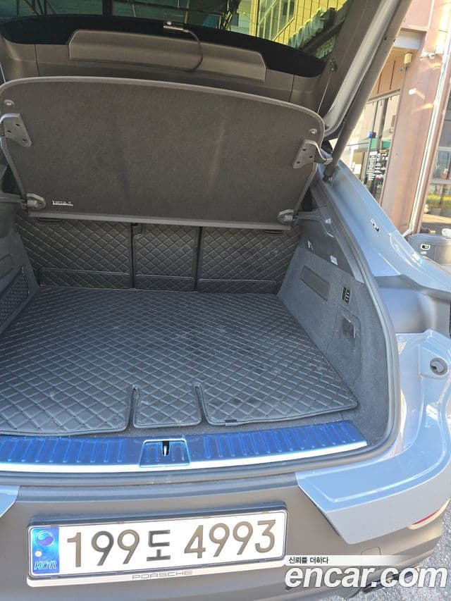 Porsche Cayenne 2024 — Photo 12/16