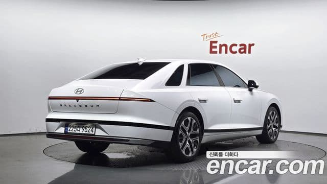 Hyundai Grandeur Hybrid 2024 — Photo 20/31