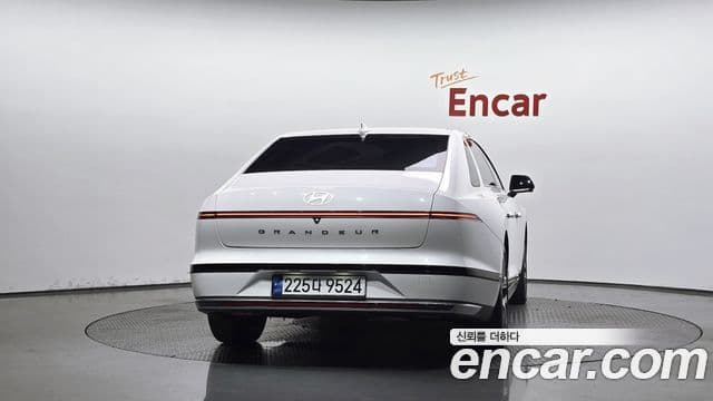 Hyundai Grandeur Hybrid 2024 — Photo 17/31