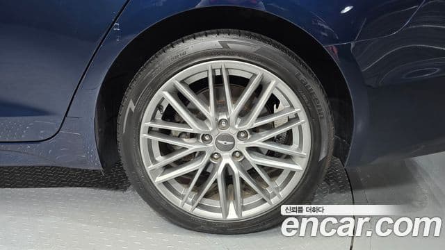 Genesis G70 2019 — Photo 7/35
