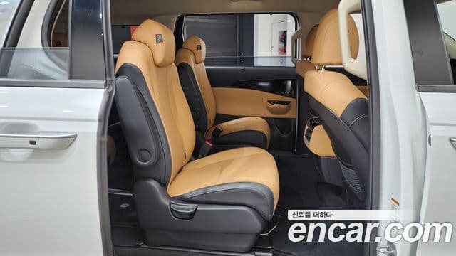 Kia Carnival 2021 — Фото 12/20
