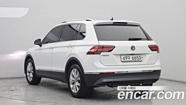 Volkswagen Tiguan 2018 — ფოტო 14/20