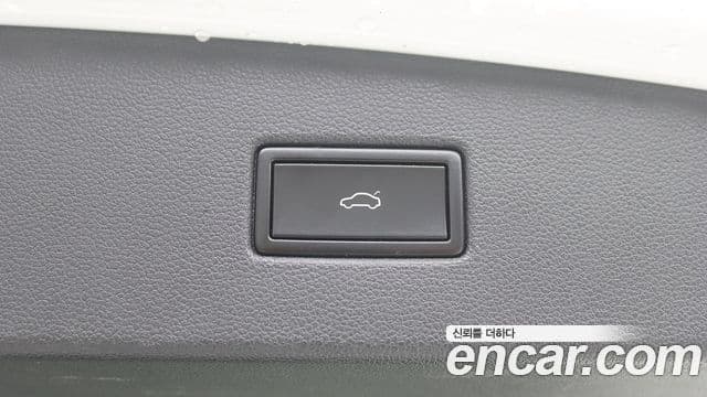 Volkswagen Tiguan 2018 — ფოტო 18/20
