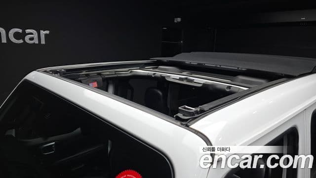 Jeep Wrangler 2021 — ფოტო 17/32