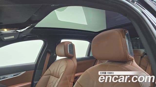 BMW 7 Series 2024 — Photo 16/20