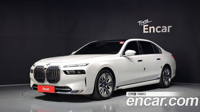 BMW 7 Series 2023 — Photo 14/36