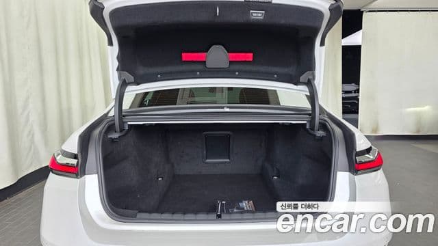 BMW 7 Series 2023 — Photo 25/36