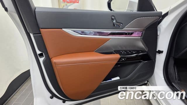 BMW 7 Series 2023 — Photo 13/36