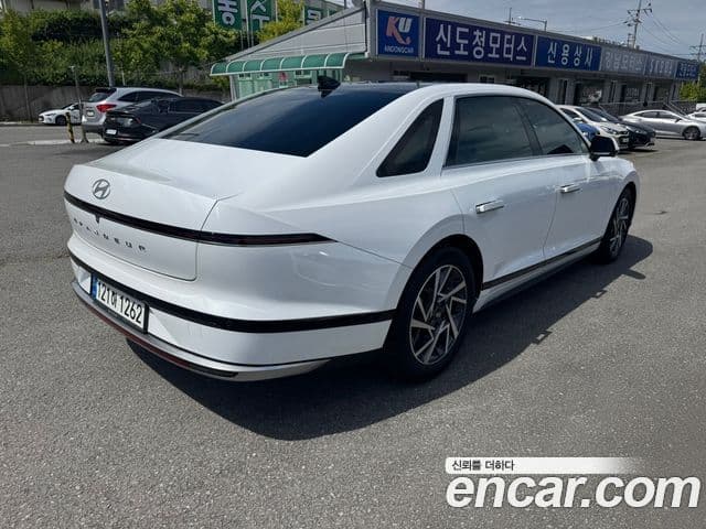 Hyundai Grandeur Hybrid 2023 — Photo 18/19