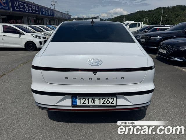 Hyundai Grandeur Hybrid 2023 — Photo 16/19