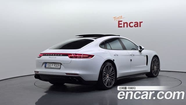 Porsche Panamera 2018 — Şəkil 10/36