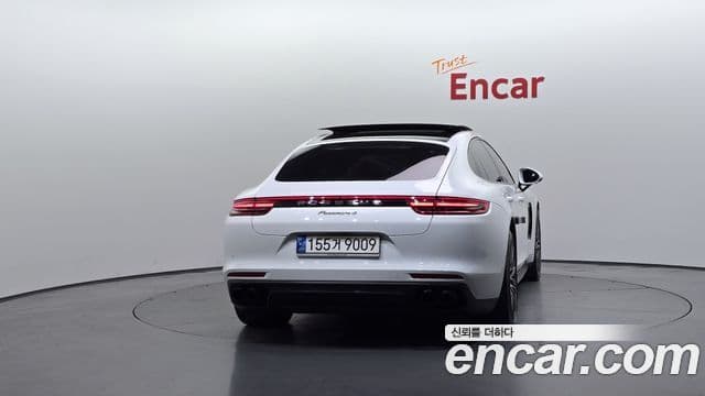 Porsche Panamera 2018 — Şəkil 26/36