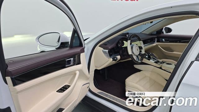 Porsche Panamera 2018 — Şəkil 25/36