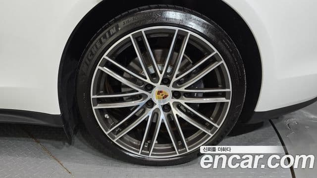 Porsche Panamera 2018 — Şəkil 27/36