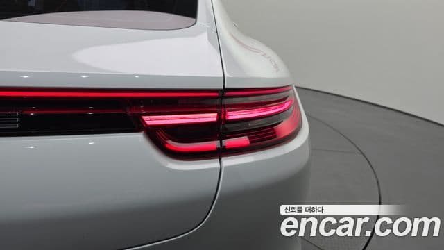 Porsche Panamera 2018 — Şəkil 11/36