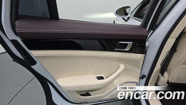 Porsche Panamera 2018 — Şəkil 18/36