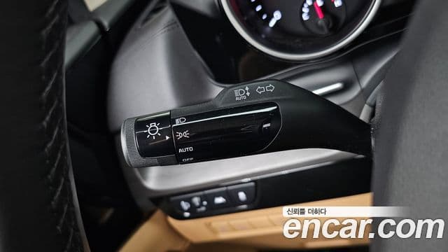 Kia Carnival 2022 — ფოტო 27/33