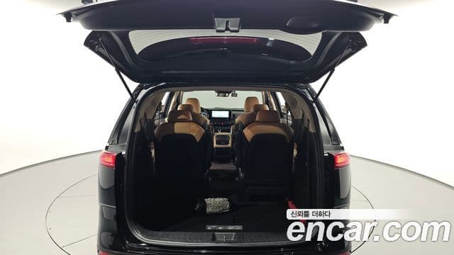 Kia Carnival 2022 — ფოტო 11/33