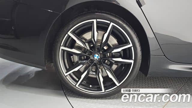 BMW 8 Series, 2025