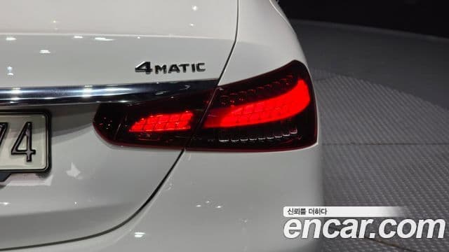 Mercedes-Benz E-Class 2021 — Photo 18/37