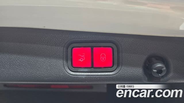 Mercedes-Benz E-Class 2021 — Photo 1/37