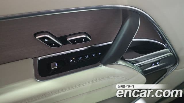 Land Rover Range Rover 2025 — Фото 19/20