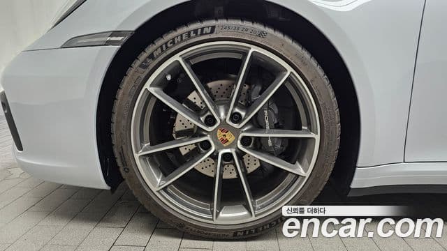Porsche 911 2024 — Photo 19/31
