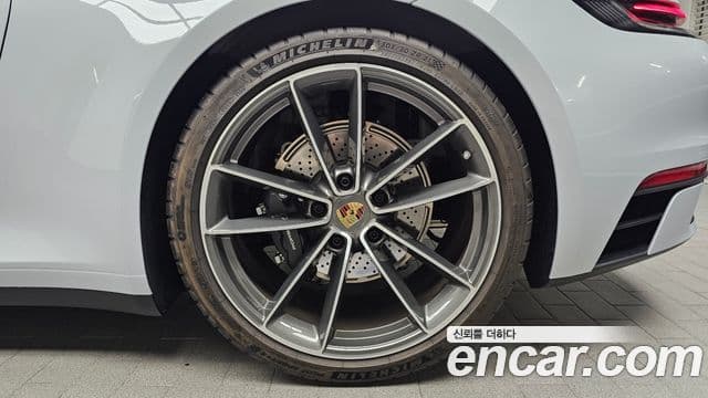 Porsche 911 2024 — Photo 23/31