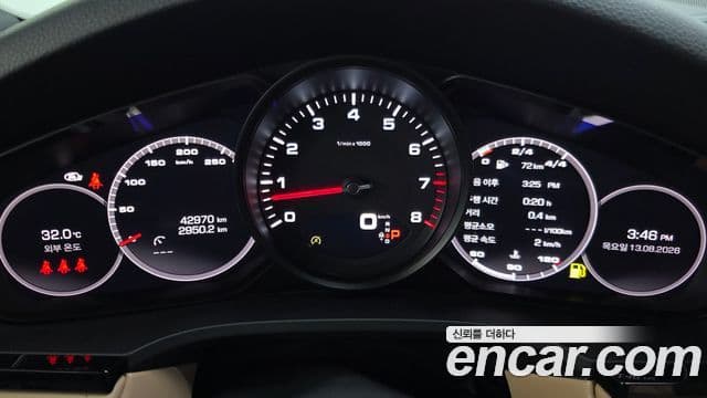 Porsche Cayenne 2021 — Photo 12/33