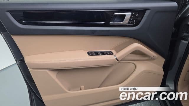 Porsche Cayenne 2021 — Photo 7/33