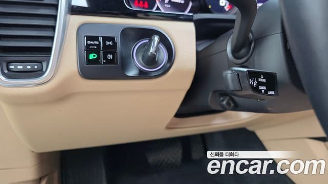 Porsche Cayenne 2021 — Photo 29/33