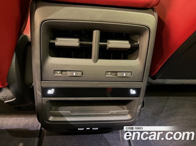 Porsche Macan EV 2025 — Şəkil 13/20