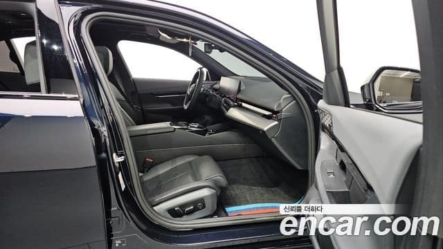 BMW 5 Series 2024 — ფოტო 17/20