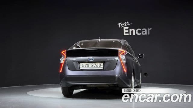 Toyota Prius 2018 — Şəkil 3/35