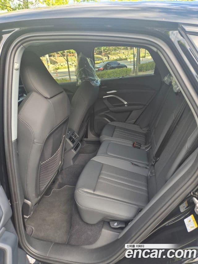 Audi Q5 2025 — Photo 1/12
