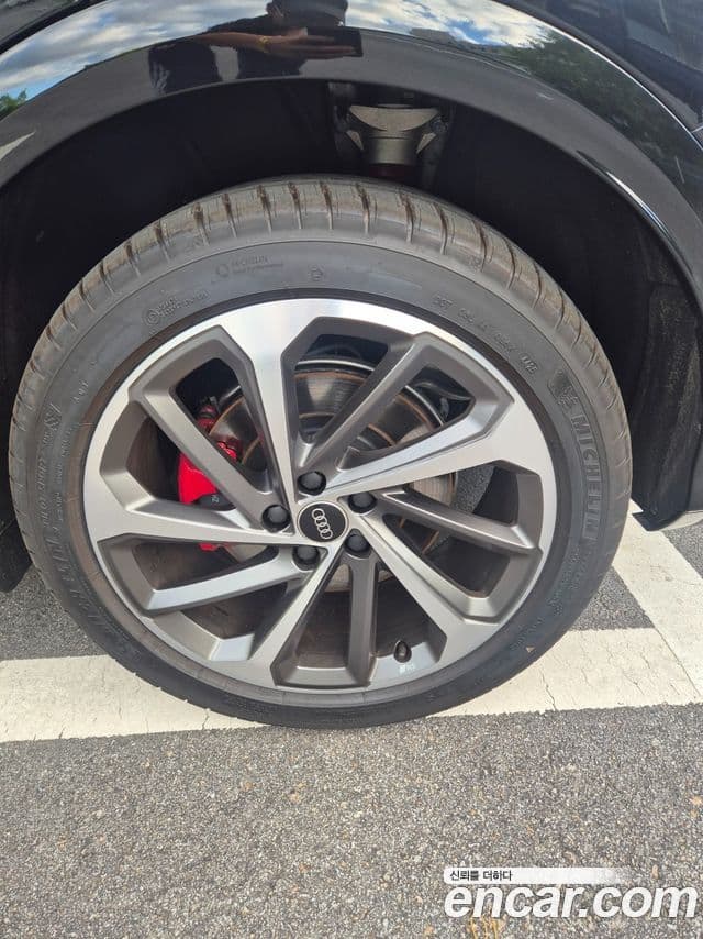 Audi Q5 2025 — Photo 4/12