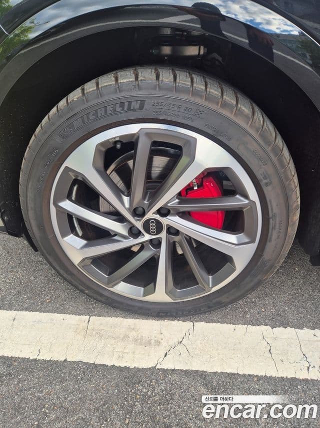 Audi Q5 2025 — Photo 9/12
