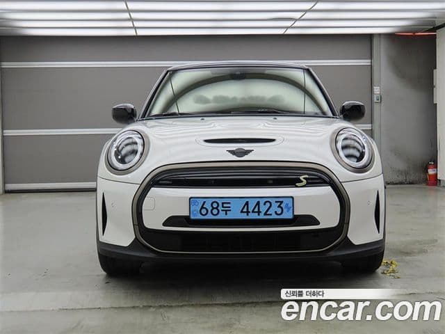 Mini Cooper Electric 2023 — ფოტო 9/20