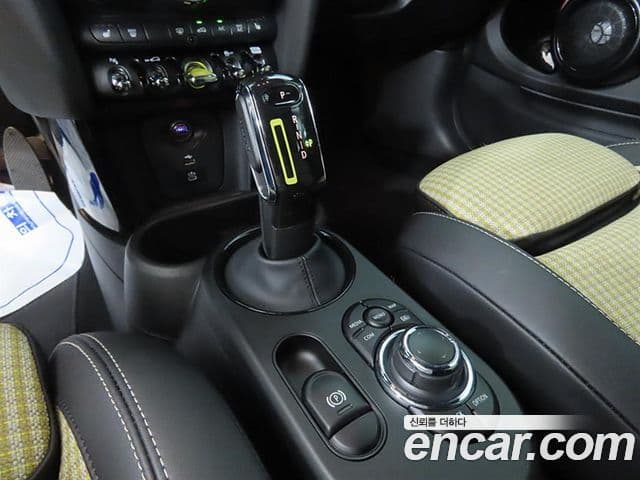 Mini Cooper Electric 2023 — ფოტო 11/20