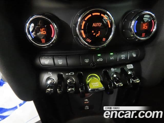 Mini Cooper Electric 2023 — ფოტო 16/20