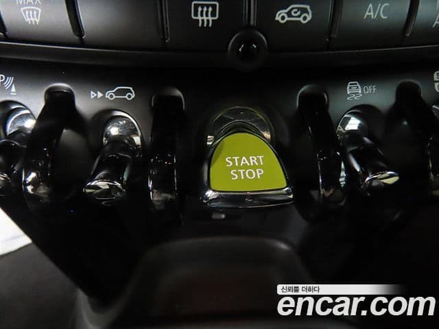 Mini Cooper Electric 2023 — ფოტო 17/20