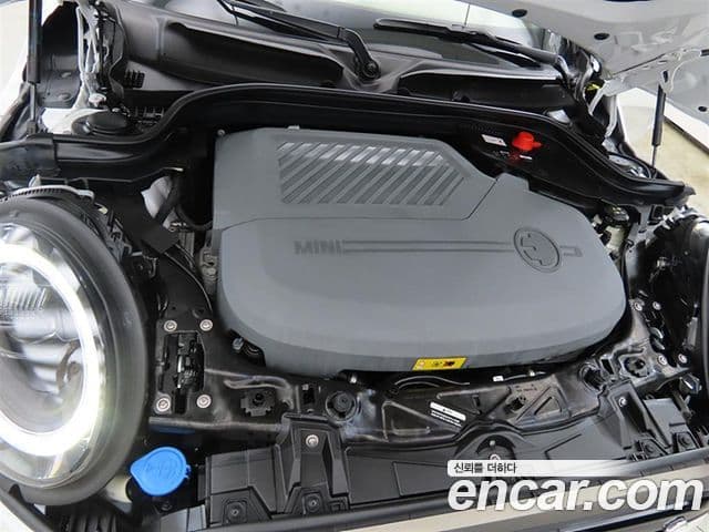 Mini Cooper Electric 2023 — ფოტო 8/20