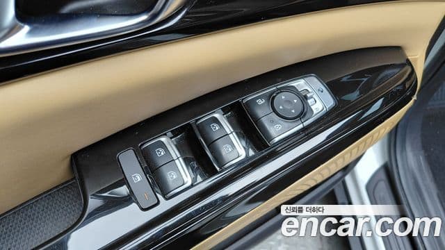 Kia Carnival 2023 — Фото 19/20