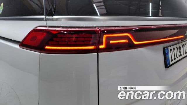 Kia Carnival 2023 — Photo 19/36