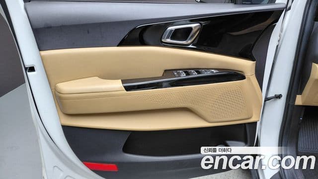 Kia Carnival 2023 — Photo 4/36