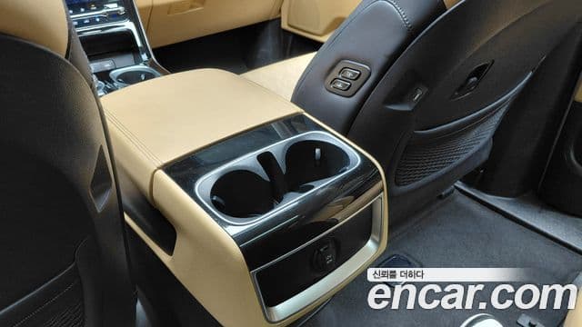 Kia Carnival 2023 — Photo 7/36