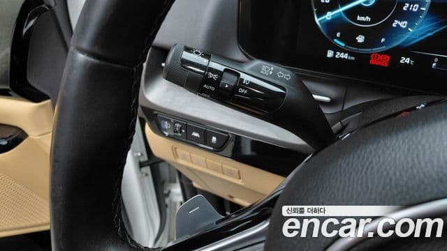 Kia Carnival 2023 — Photo 29/36