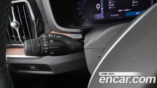 Volvo V60 Cross Country 2024 — Photo 33/34