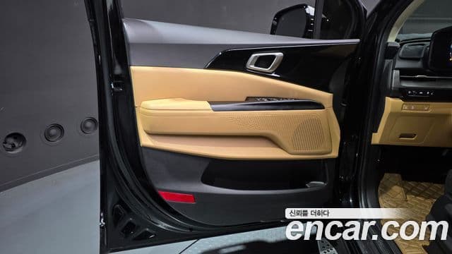 Kia Carnival 2023 — Şəkil 26/31